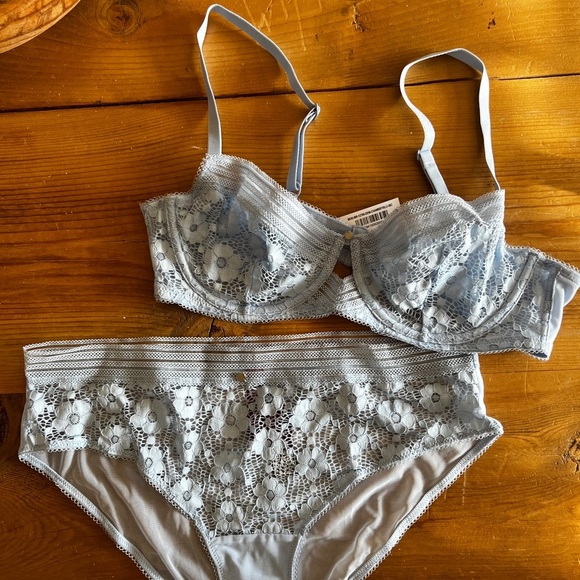 Lace Intimates Set in Light Blue - Picture 1 of 10